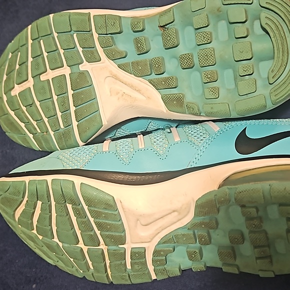 NIKE RUNNING SHOES - Picture 4 of 4